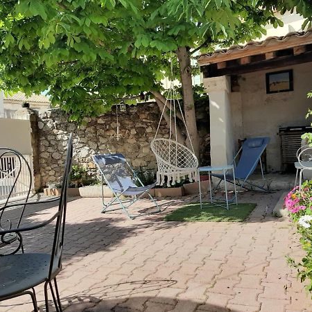 La Capucinette A L'Ombre Du Marronnier Villa Мосан ле Алпил Екстериор снимка